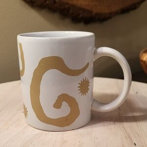 Oscar de la Renta Coffee Tea Cocoa Mug White with Gold Swirl Sunburst Design
